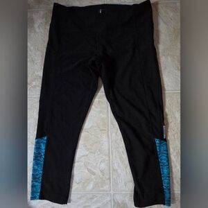 Mondetta Black and Blue Capris with Modern Fit